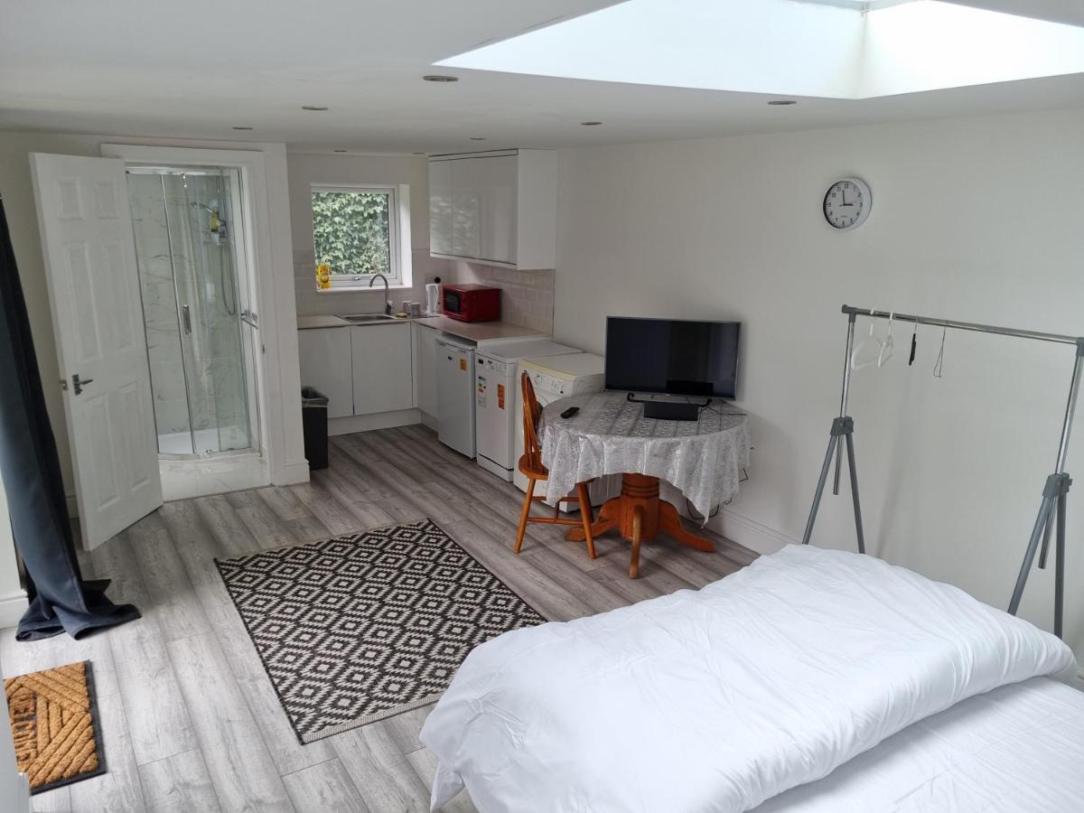 Holiday Out House * London
